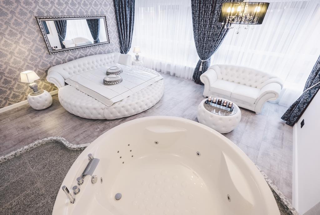 Jacuzzi Romantic Apartment Клайпеда Екстериор снимка