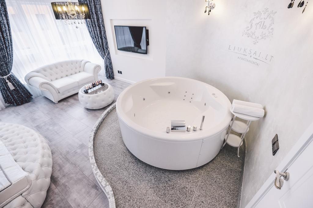 Jacuzzi Romantic Apartment Клайпеда Екстериор снимка